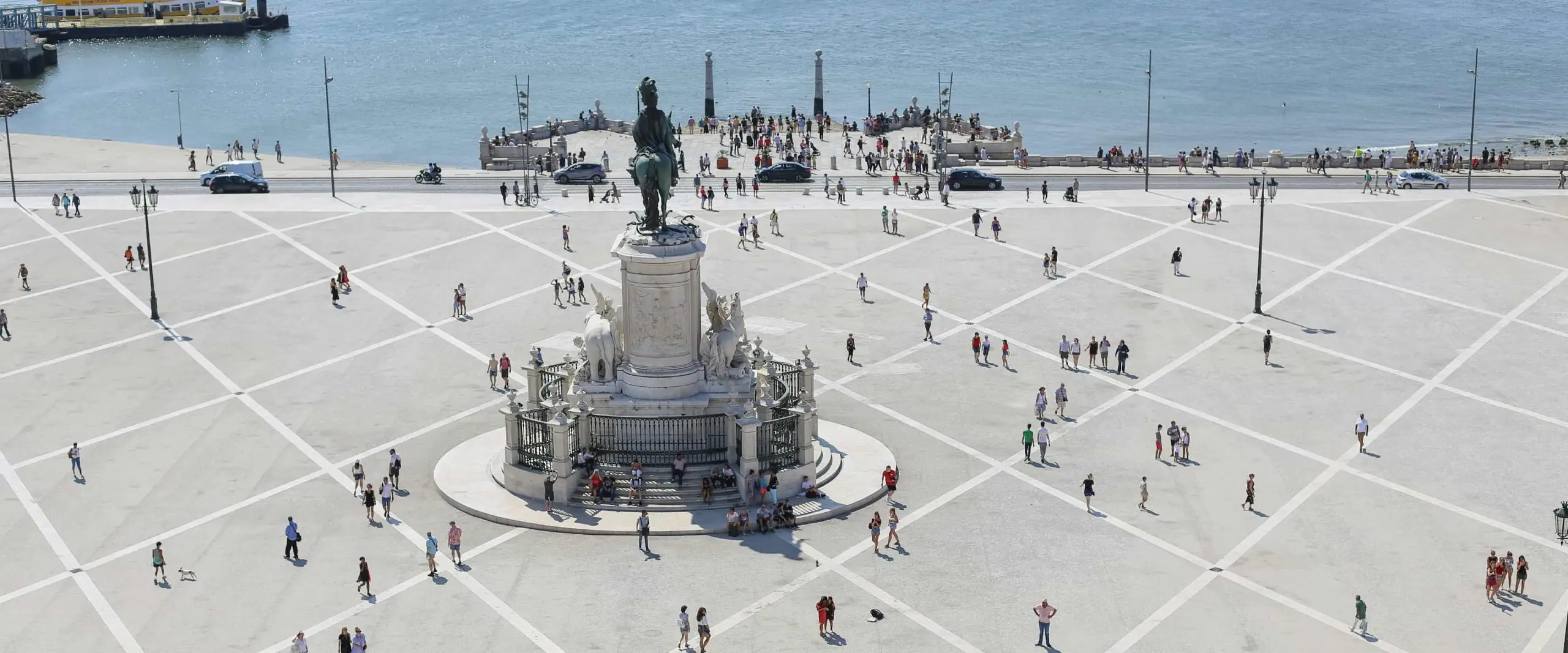 Lisbon on foot: slow-paced &#038; story-packed walking tour